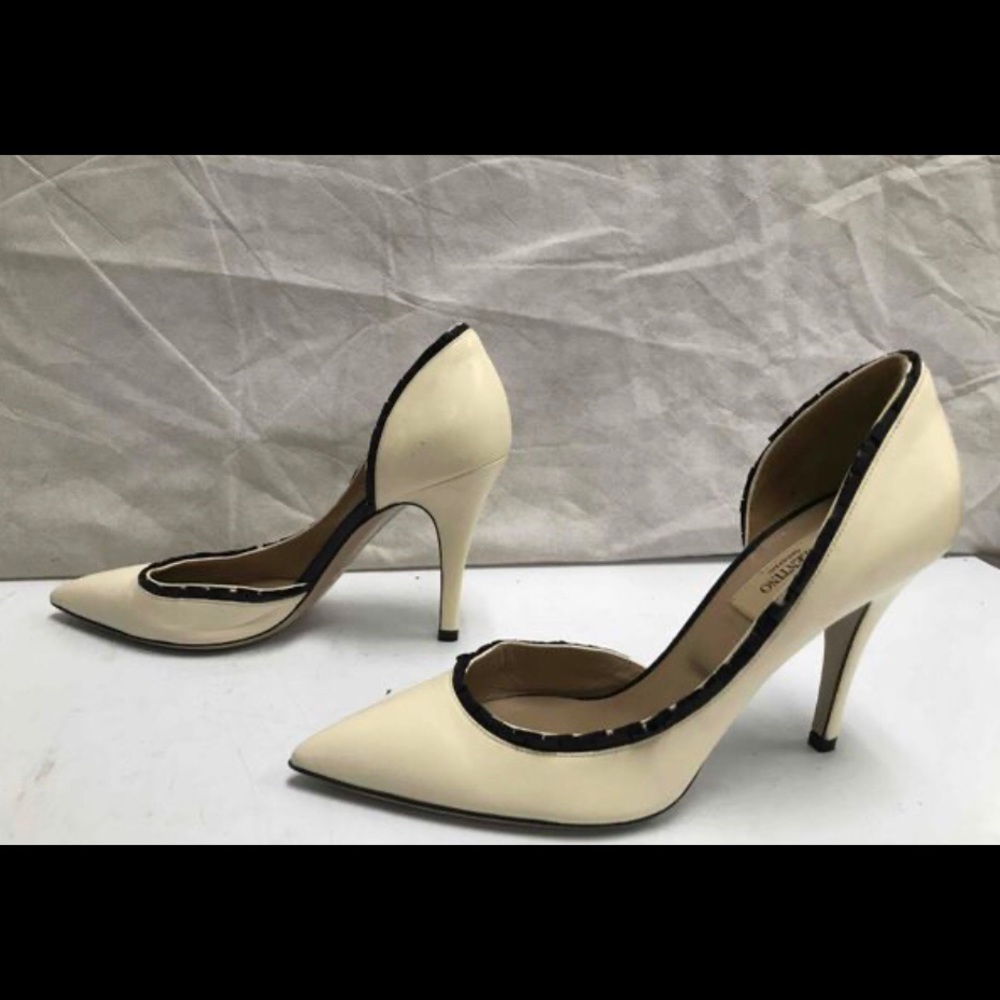 Valentino Garvani Italian 3.75" Heel Shoes Sz 37